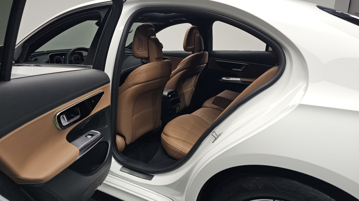 Mercedes-Benz E-Class, 2025 — фото 11 из 12