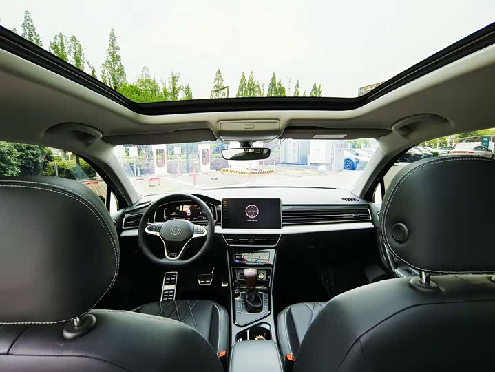 Volkswagen Tiguan L Pro, 2023 — фото 6 из 9
