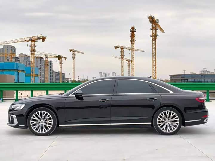 Audi A8, 2023 — фото 3 из 9