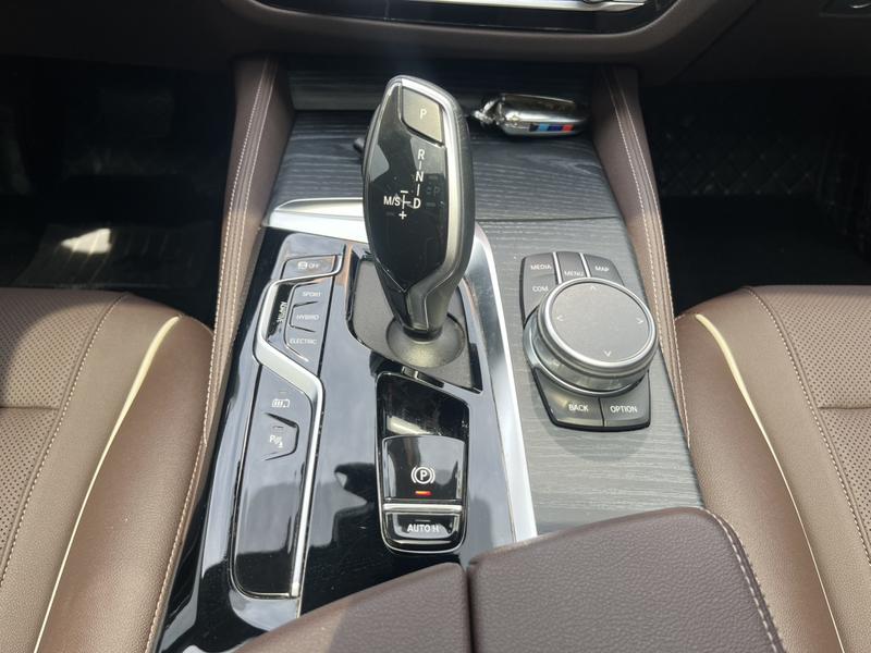BMW 5 Series Hybrid, 2021 — фото 11 из 12