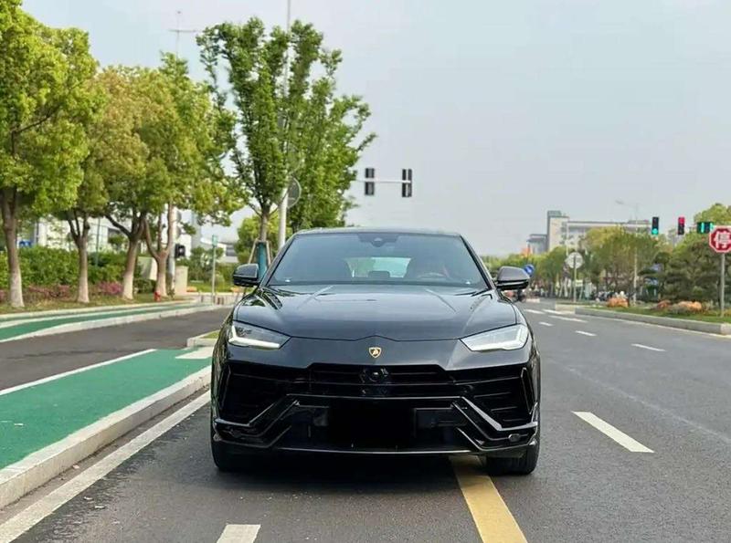 Lamborghini Urus, 2022 — фото 2 из 9
