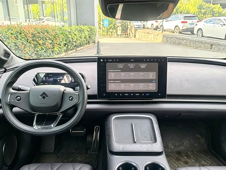 GAC Hyptec A8, 2025 — фото 7 из 9
