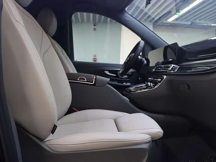 Mercedes-Benz V-Class, 2025 — фото 7 из 9