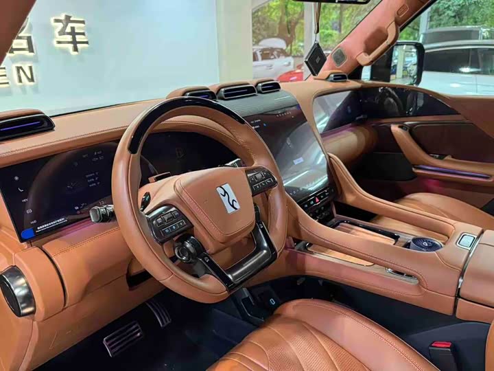 BYD Yangwang U8, 2026 — фото 7 из 9