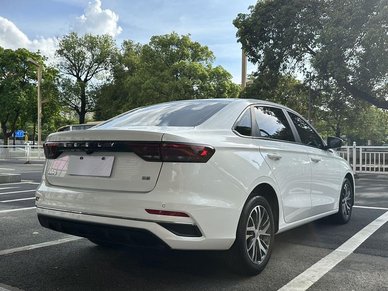 Geely Emgrand, 2025 — фото 6 из 12