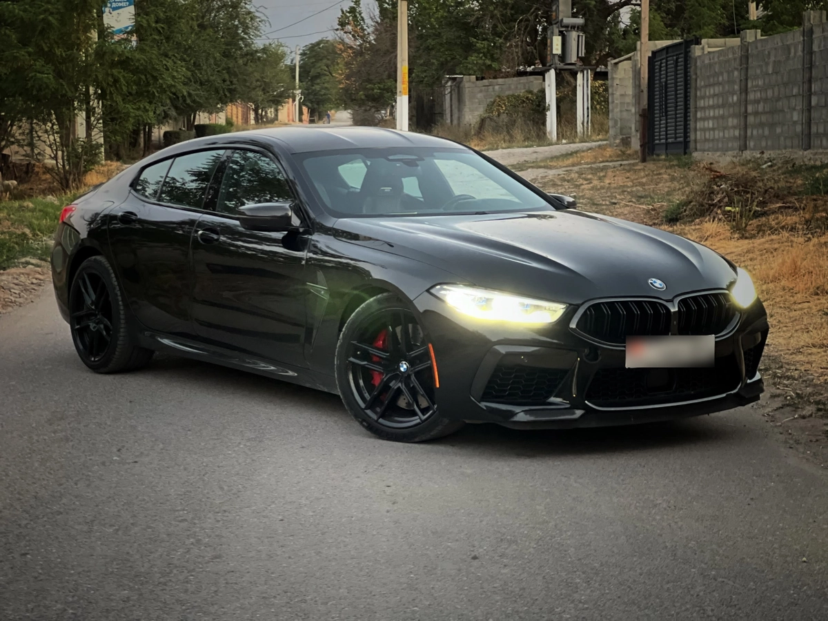 BMW M8, 2022