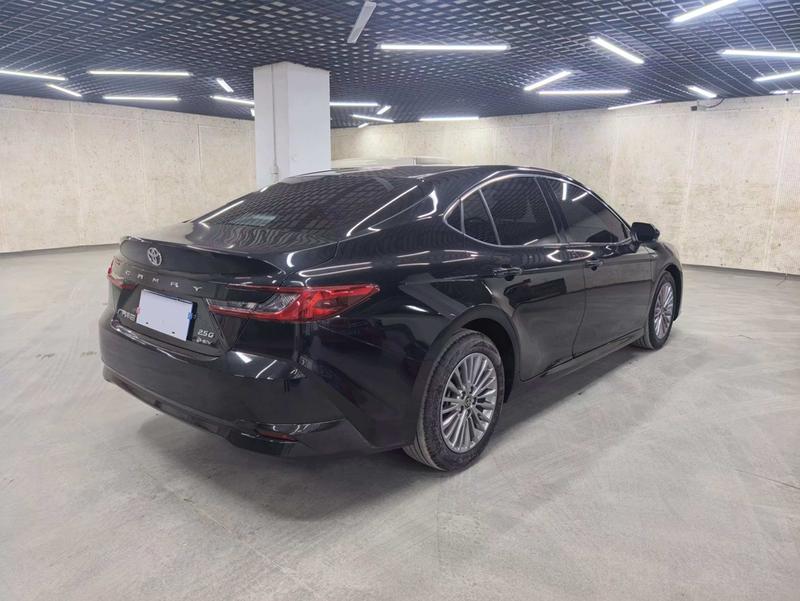 Toyota Camry, 2025 — фото 6 из 11