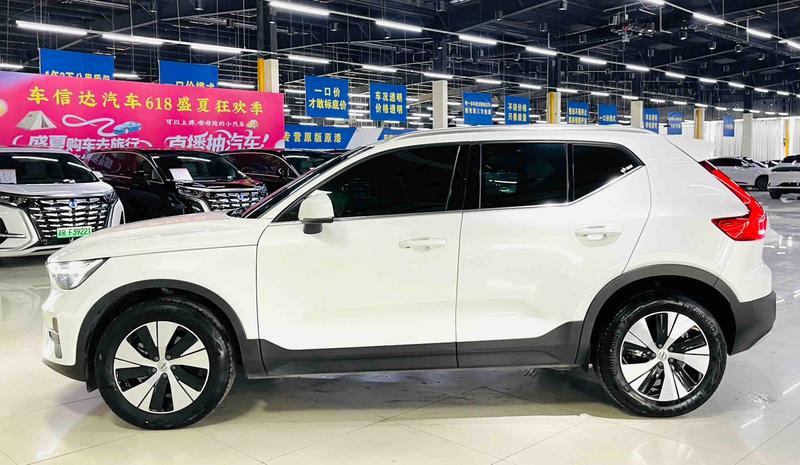 Volvo XC40, 2023 — фото 3 из 11