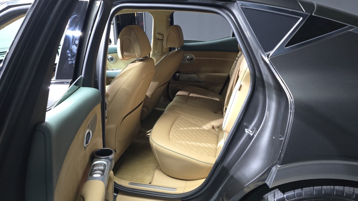 Genesis GV60, 2023 — фото 10 из 12