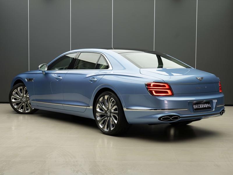 Bentley Flying Spur, 2022 — фото 3 из 11