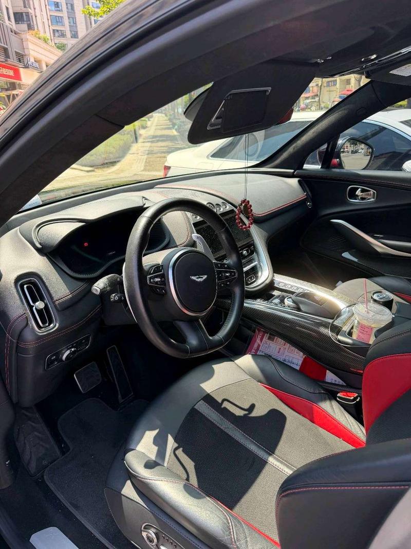Aston Martin DBX, 2021 — фото 3 из 7