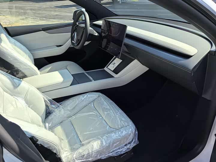 Tesla Model Y, 2026 — фото 9 из 9