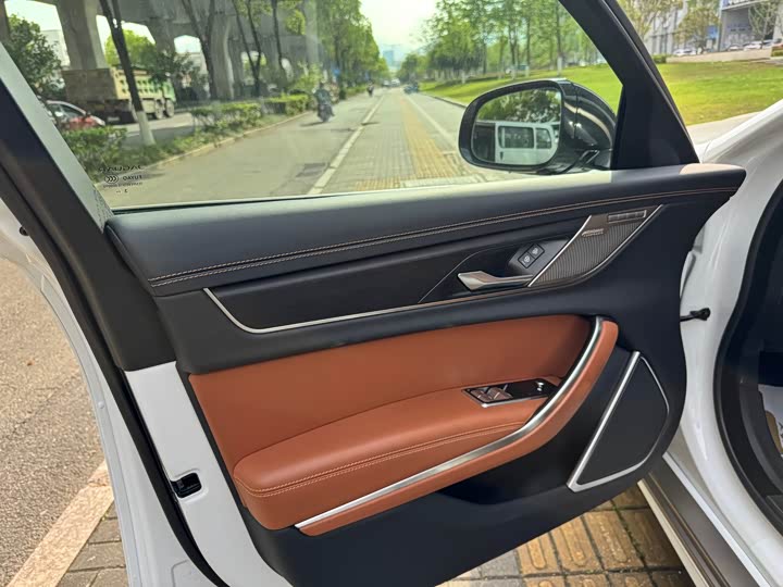 Jaguar XF L, 2024 — фото 6 из 9
