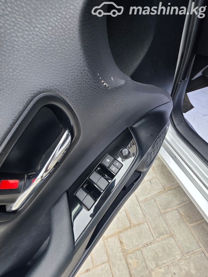 Toyota Prius, 2021 — фото 6 из 12