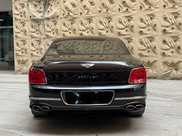 Bentley Flying Spur Hybrid, 2023 — фото 6 из 9