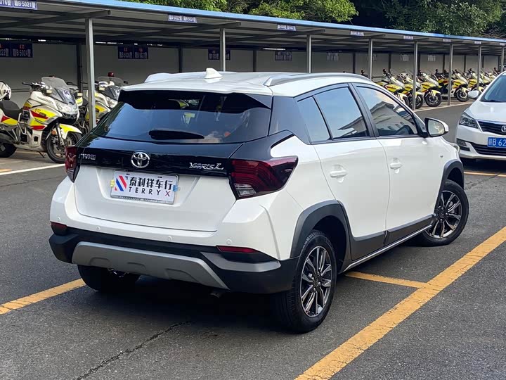 Toyota Yaris L Hatchback, 2022 — фото 4 из 9