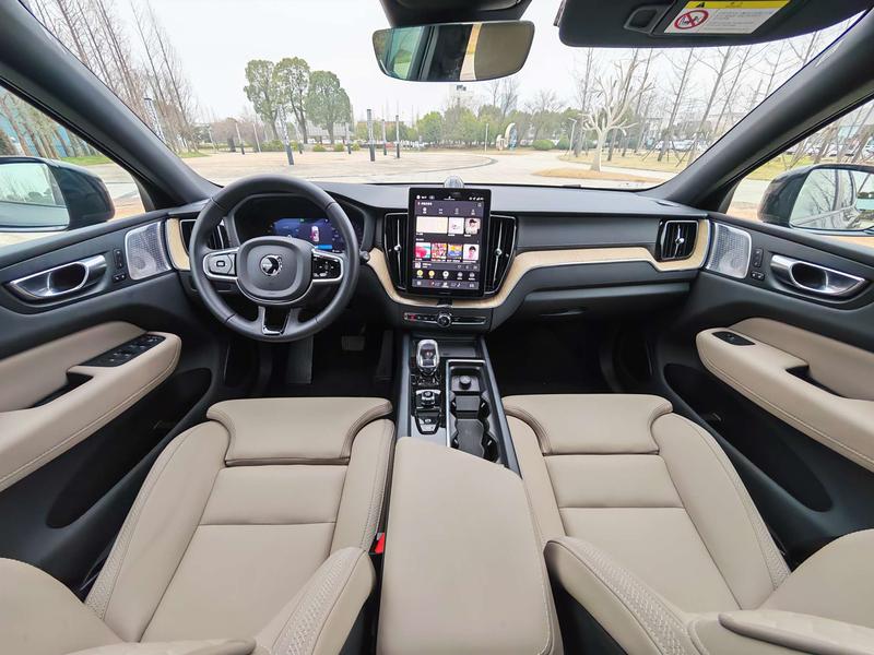 Volvo XC60, 2025 — фото 11 из 12