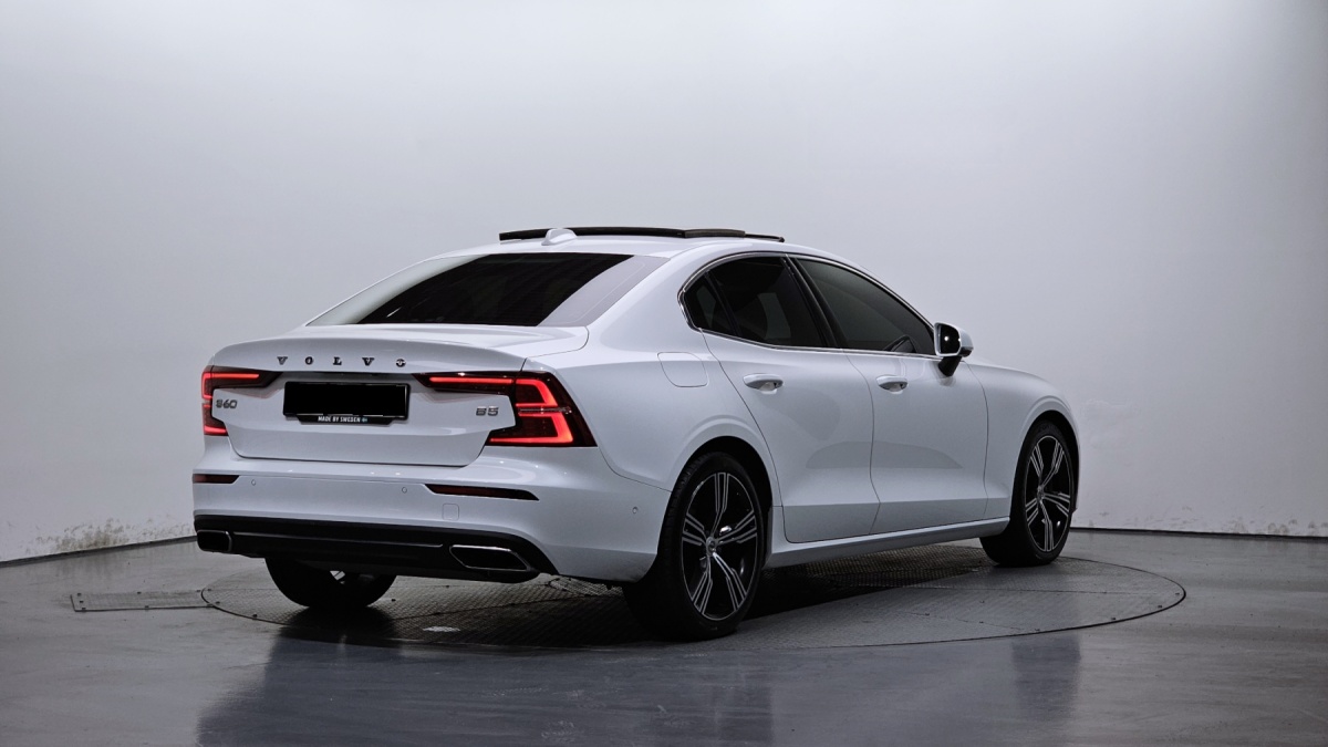 Volvo S60, 2021 — фото 2 из 12