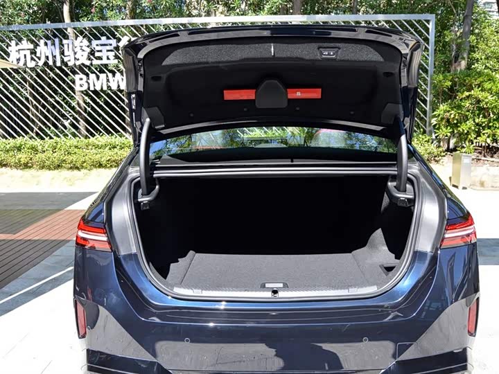BMW i5, 2025 — фото 6 из 9