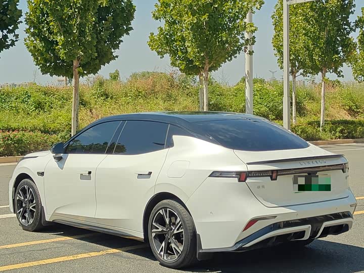 Lynk & Co 07 EM-P Hybrid, 2025 — фото 6 из 9