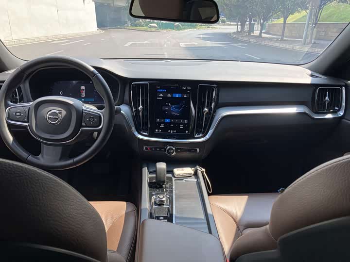 Volvo S60, 2024 — фото 6 из 9