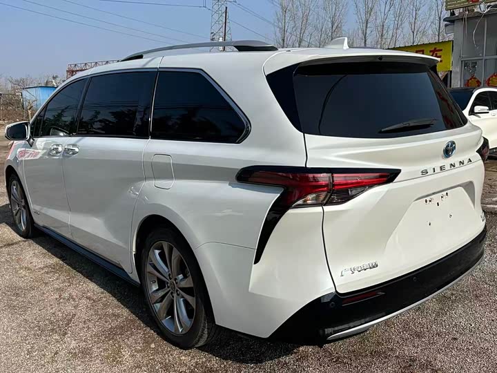 Toyota Sienna, 2023 — фото 3 из 7