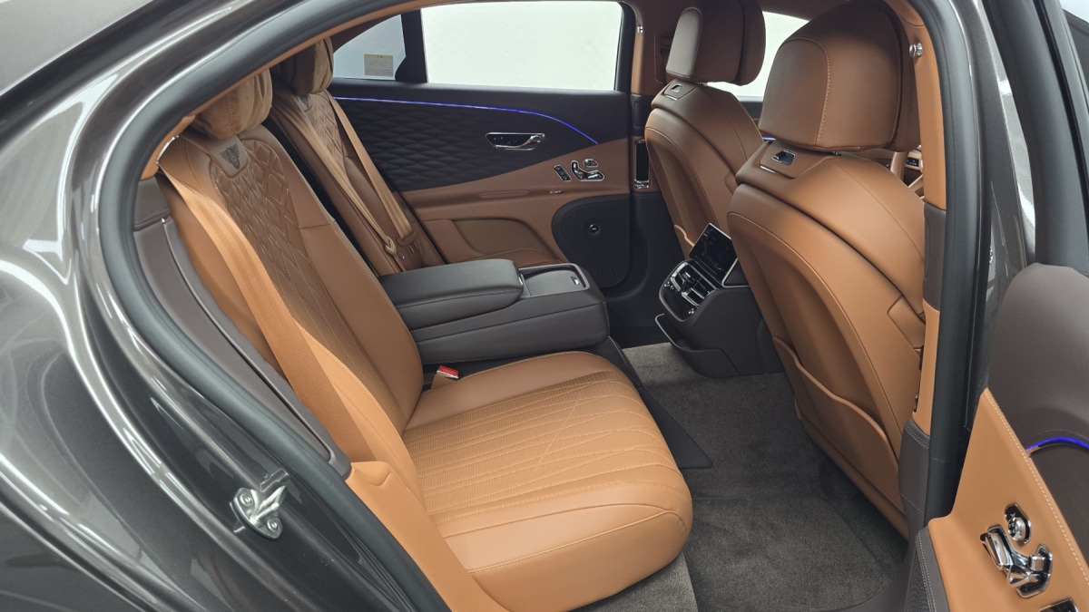 Bentley Flying Spur, 2022 — фото 10 из 12