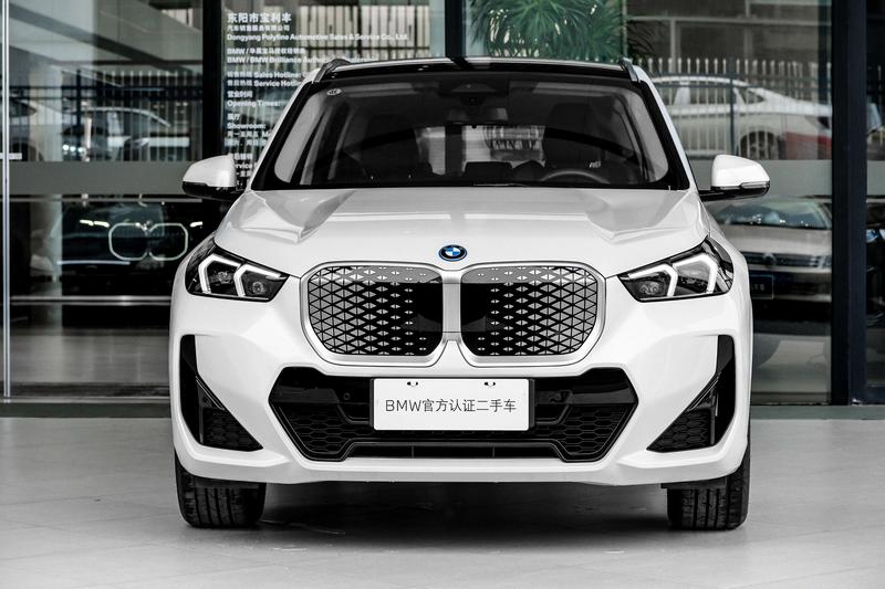 BMW iX1, 2025 — фото 2 из 10