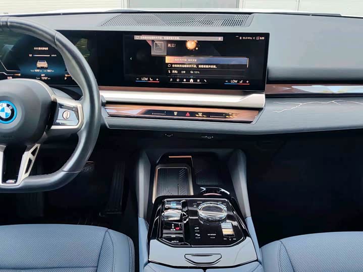 BMW i5, 2025 — фото 4 из 9