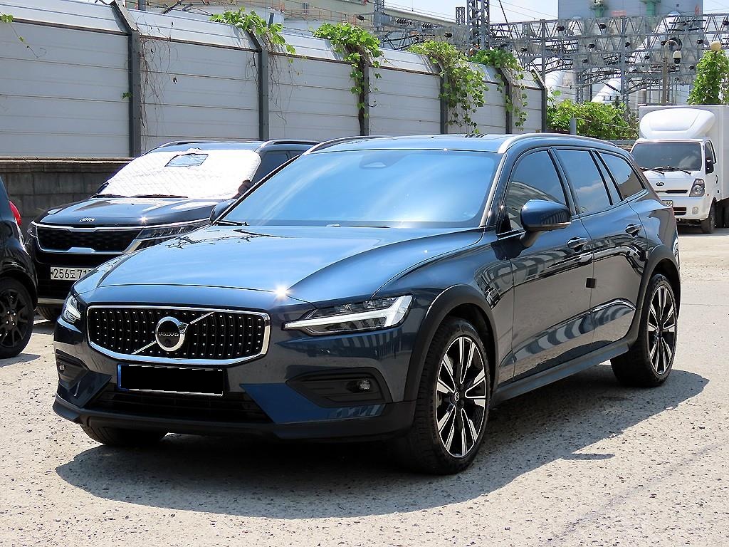 Volvo V60, 2022 — фото 2 из 12