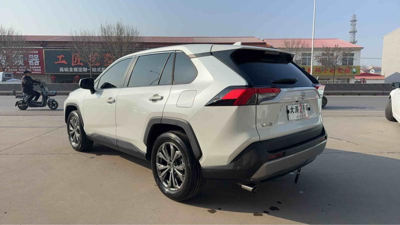 Toyota RAV4, 2024 — фото 5 из 12