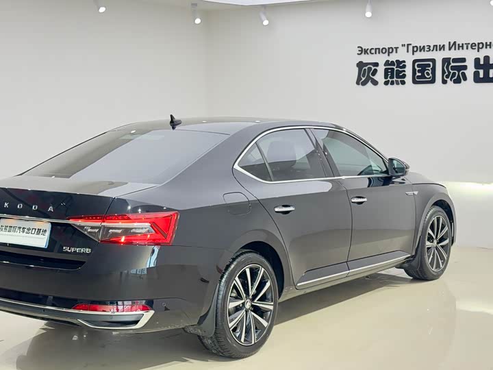 Skoda Superb, 2023 — фото 4 из 9