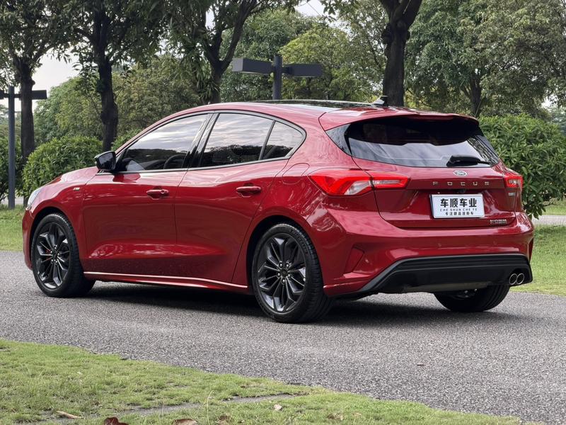 Ford Focus, 2022 — фото 5 из 12