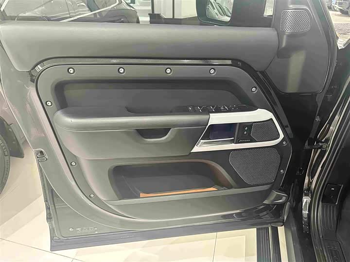 Land Rover Defender, 2022 — фото 6 из 9