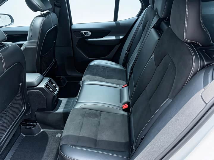 Volvo XC40 EV, 2021 — фото 4 из 9