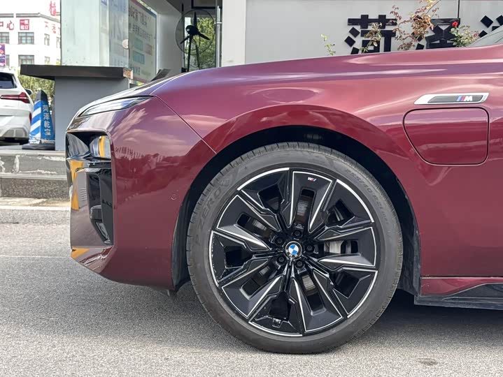BMW i7, 2022 — фото 3 из 9