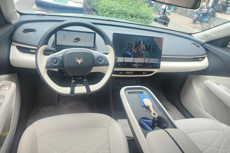 BAIC Arcfox T1, 2025 — фото 7 из 12