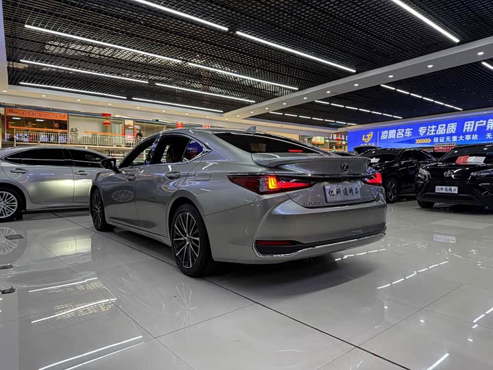 Lexus ES, 2022 — фото 6 из 9