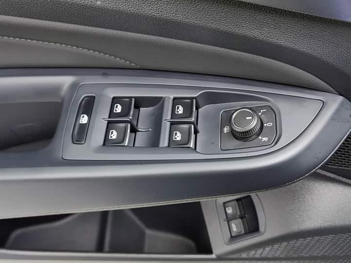 Volkswagen Passat Hybrid, 2023 — фото 9 из 9