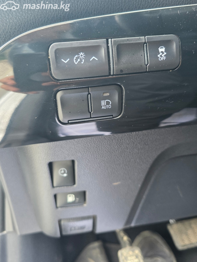 Toyota Prius, 2021 — фото 12 из 12