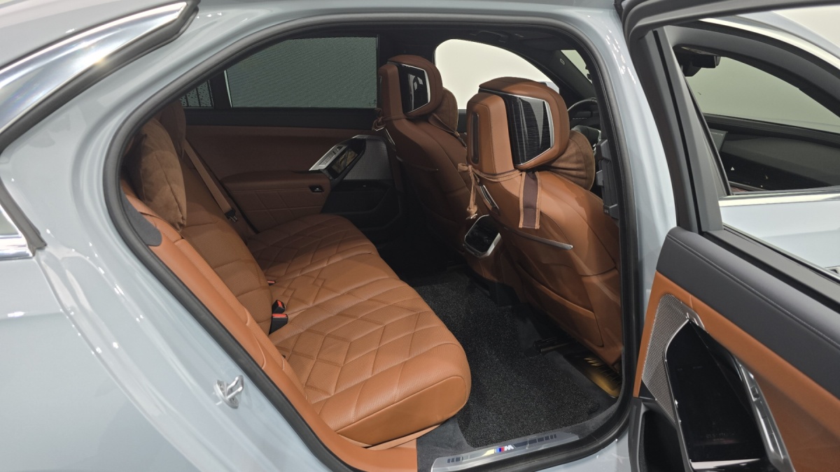 BMW 7 Series, 2025 — фото 10 из 12