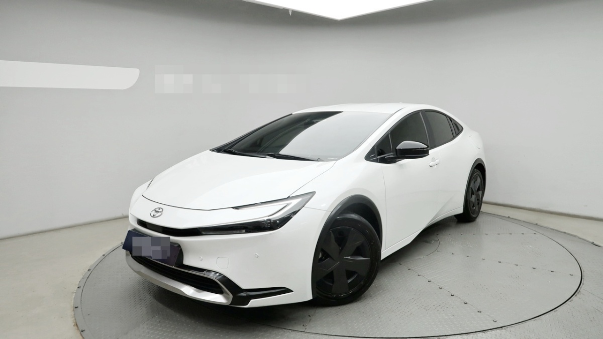 Toyota Prius, 2023 — фото 10 из 12