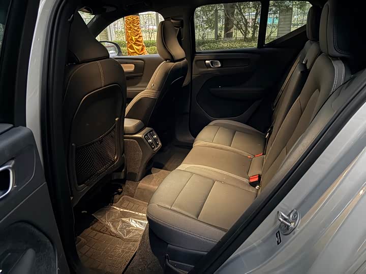 Volvo XC40, 2023 — фото 4 из 5