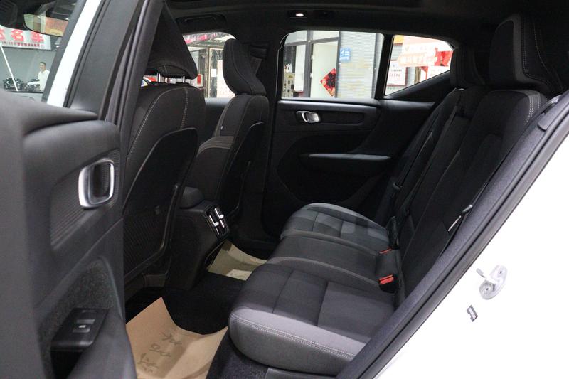 Volvo XC40, 2023 — фото 11 из 12