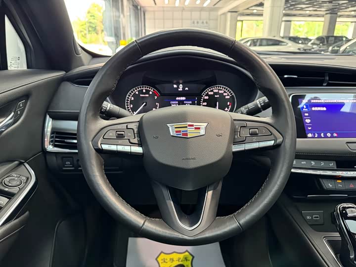 Cadillac XT4, 2022 — фото 9 из 9
