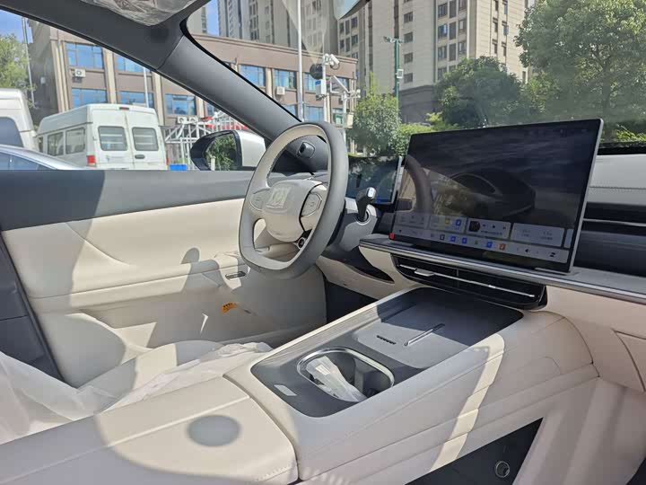 Dongfeng Yipai eπ 007, 2026 — фото 5 из 9