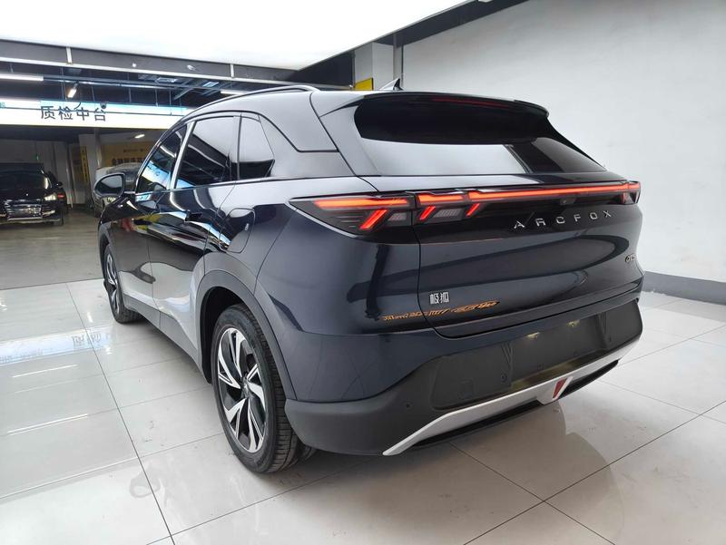 BAIC Arcfox Alpha T5, 2024 — фото 4 из 12