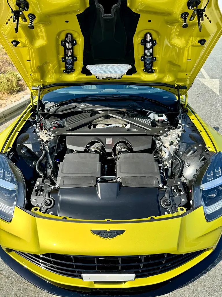 Aston Martin Vantage, 2025 — фото 7 из 10