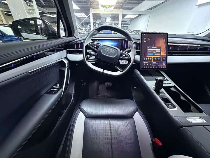 Geely Atlas L, 2024 — фото 7 из 9
