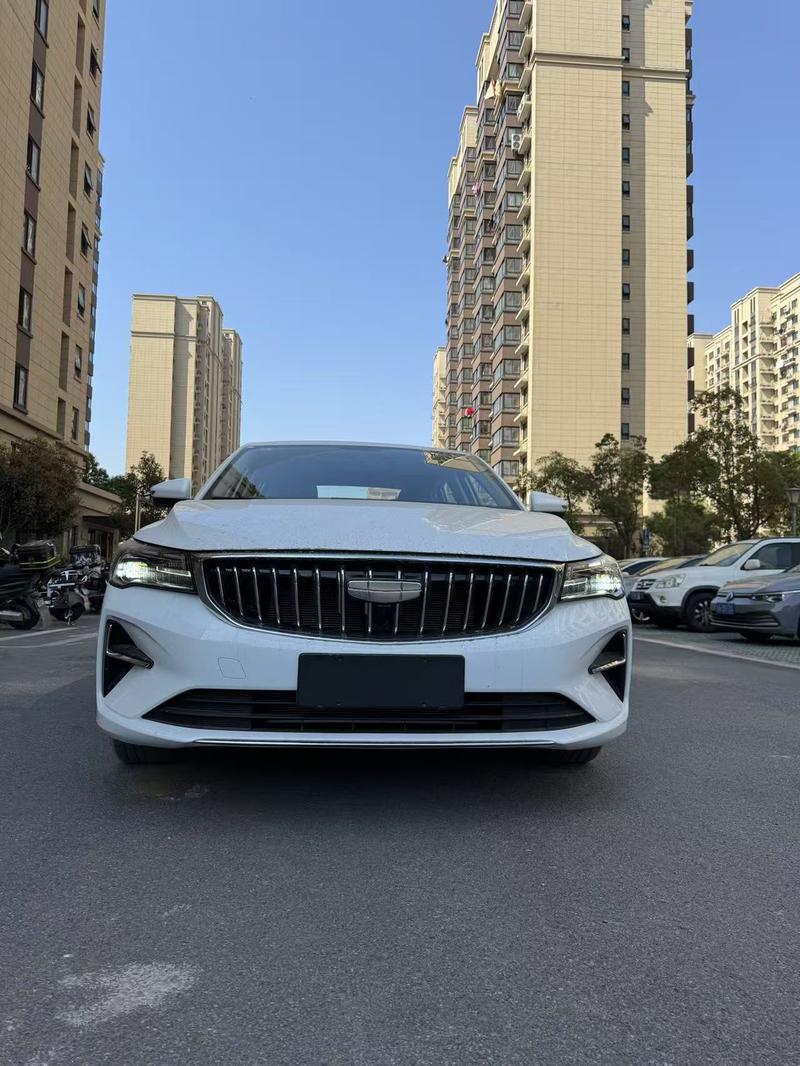 Geely Emgrand, 2022 — фото 2 из 7